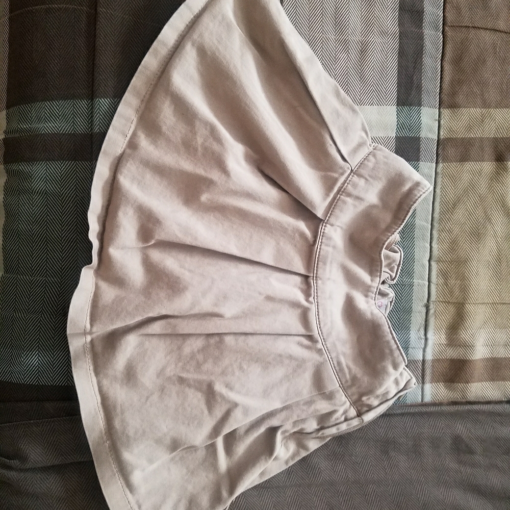 A khaki skirt (SOS) girl